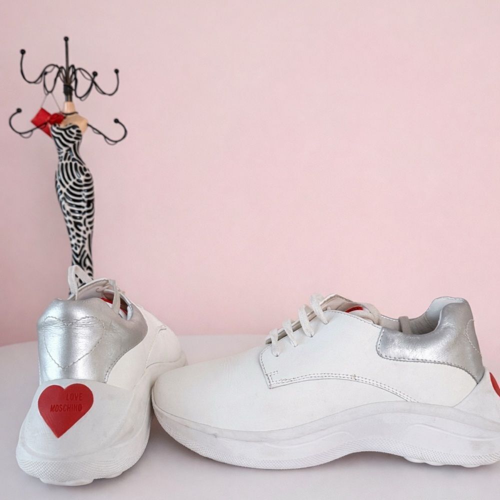 Love Moschino Nappato Bianc
Scarpad Running Sneaker size 38 Used. See pictures